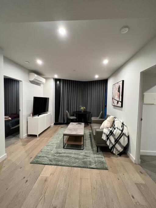 Comfy 2 Bed Apartment In The Heart Of Melbourne Bagian luar foto