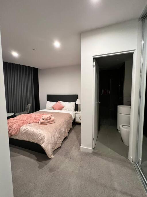 Comfy 2 Bed Apartment In The Heart Of Melbourne Bagian luar foto